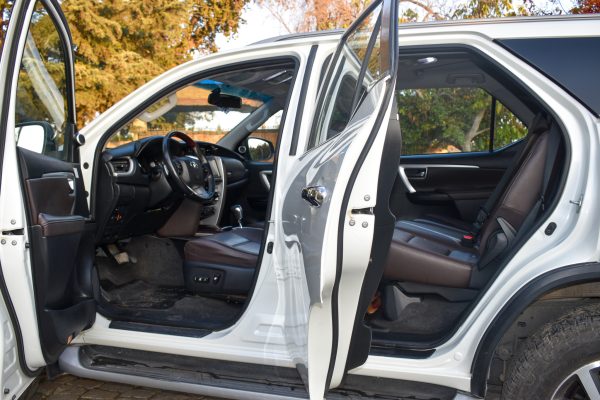 2019 TOYOTA FORTUNER TDI - Imagen 6